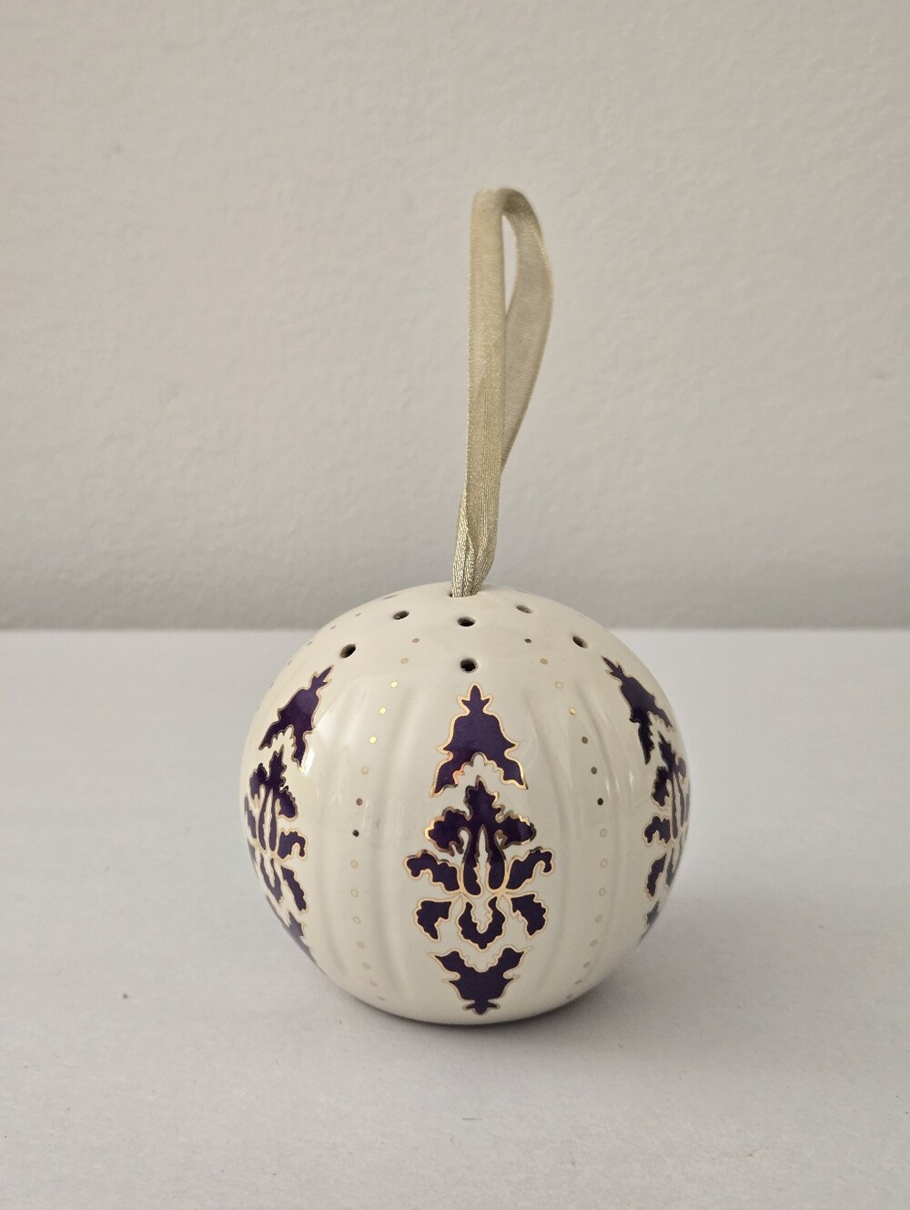 VTG Estee Lauder Beautiful Scented Ceramic Fragrance Pomander Ornament Potpourri